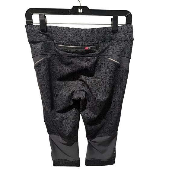 Athleta Women’s Capri Leggings – Black Patterned – Size Small - Picture 6 of 6